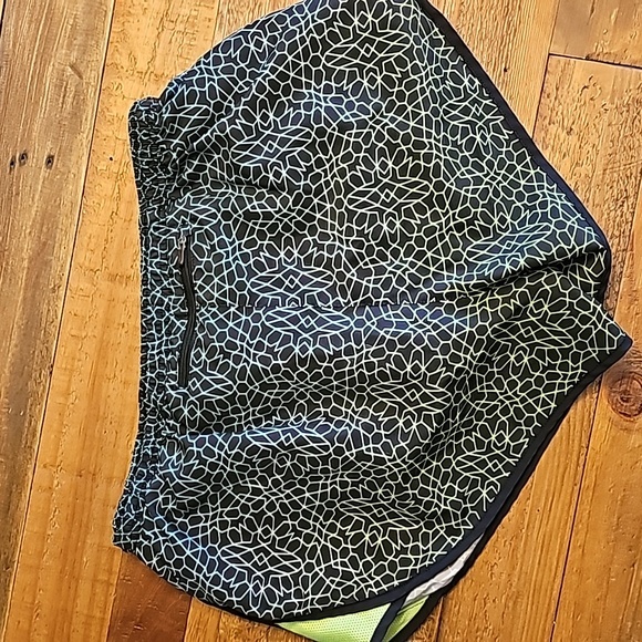 Nike running shorts - Picture 6 of 7